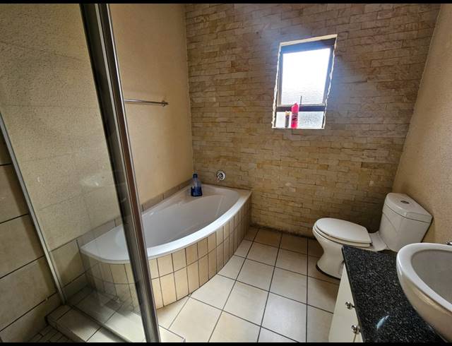 2 BEDROOM FLAT FOR SALE IN SASOLBURG EXT 23